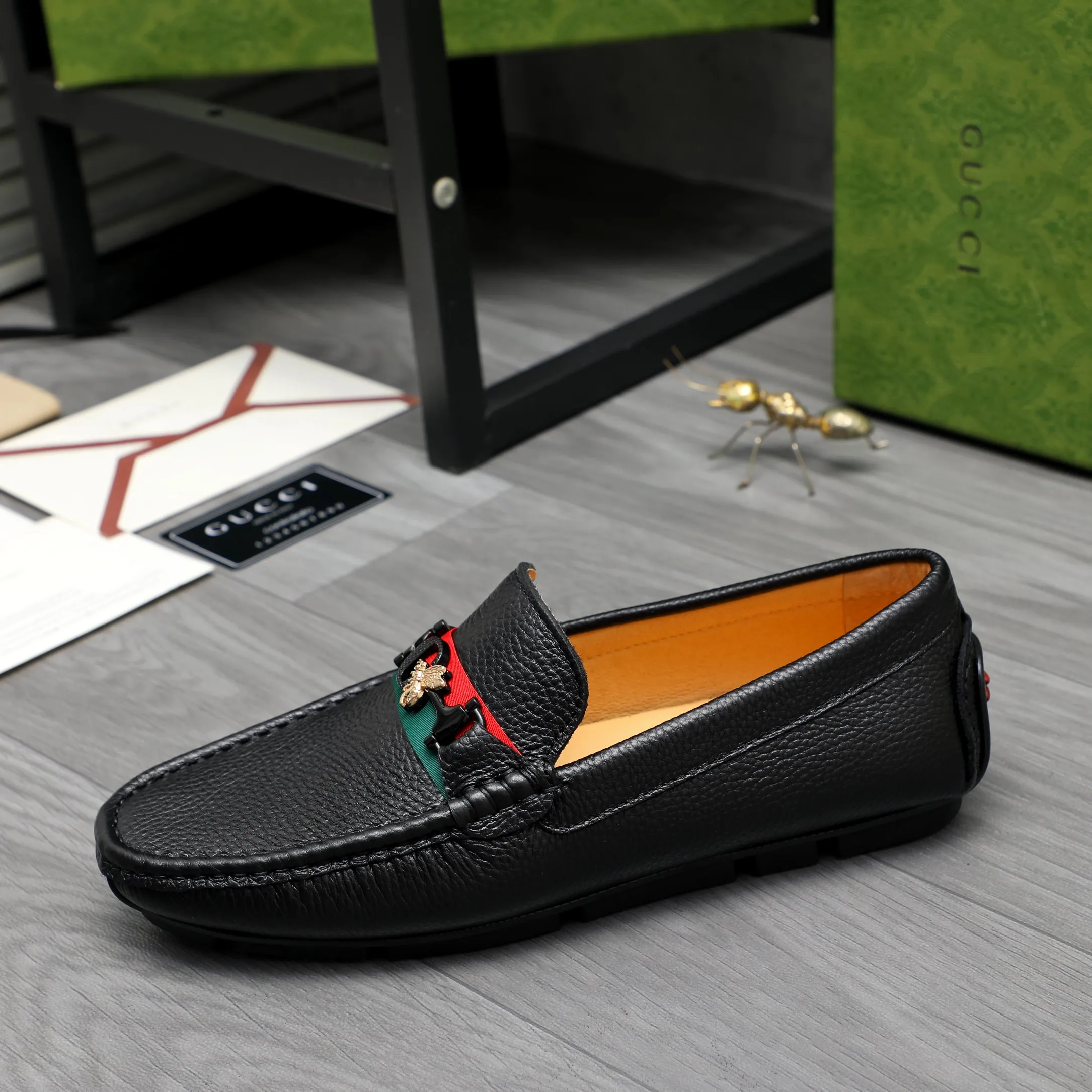 Men's shoes 💰360 Product trademark: GUCCI "Gucci" casual slip-on men's shoes Regular size: 38-45 Product materials: Selected pebbled cowhide upper, pigskin lining, rubber outsole
